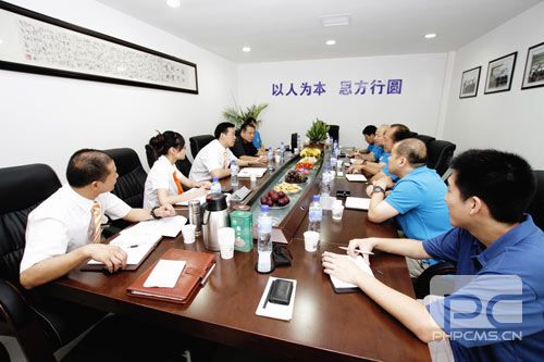 《汽车与驾驶维修》杂志成功组织知名媒体深入采访一汽-大众新展厅经销商 卓众汽车网