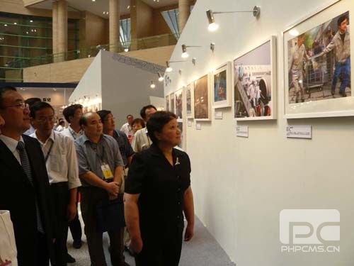 卓众出版《数码摄影》杂志成功承办第十届中国科协年会大型摄影展